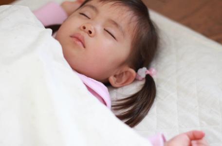 西红柿妈妈|如果宝宝有以下4种“异常”,很可能是积食了,家长要重视