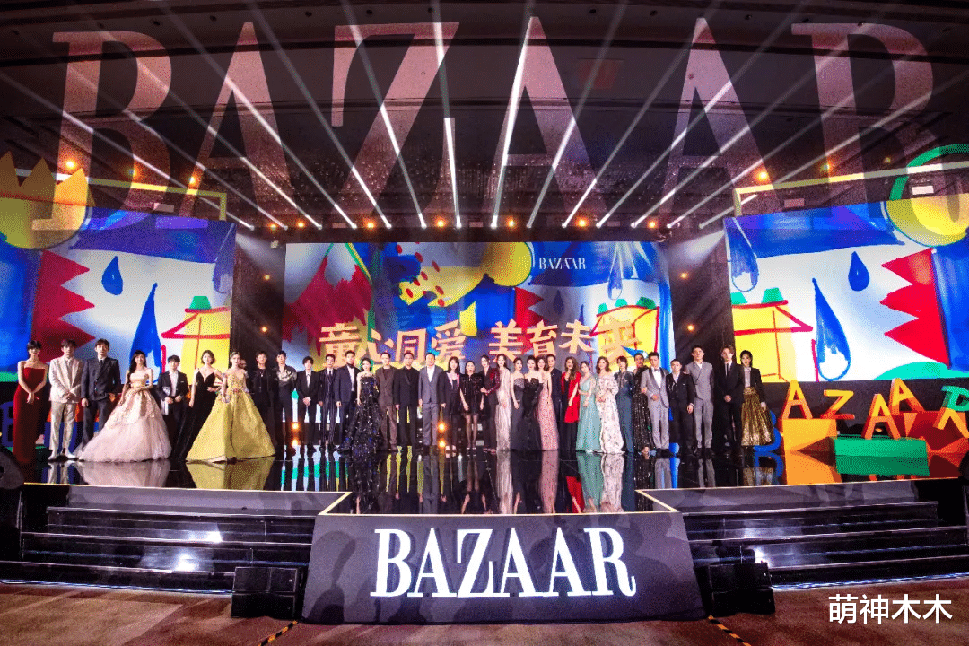 王源|芭莎晚宴大合影曝光：景甜脸变形，宋茜被P上合照，惠英红站C位