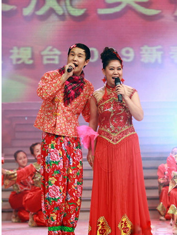 小沈阳|有种“整容”叫小沈阳妻子，乡土气息消失不见，意外撞脸韩国女神