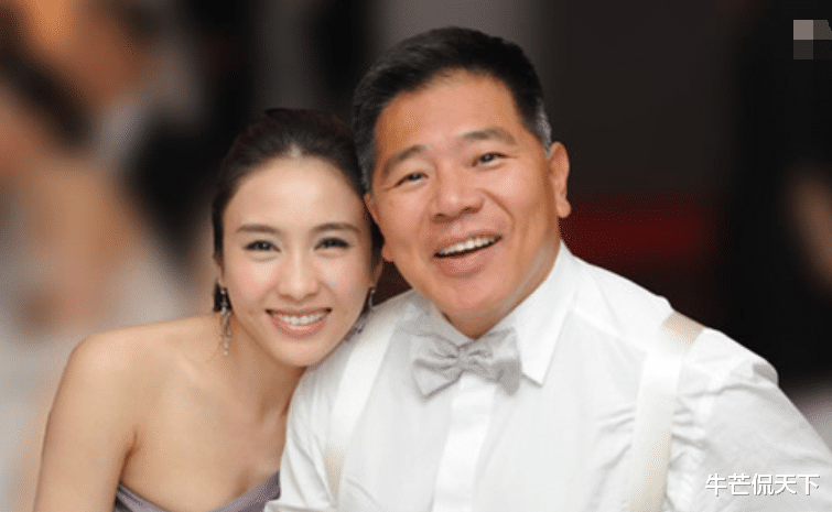 张艺兴|邱淑贞最美女儿这是整容了？脸突然僵成蜡像