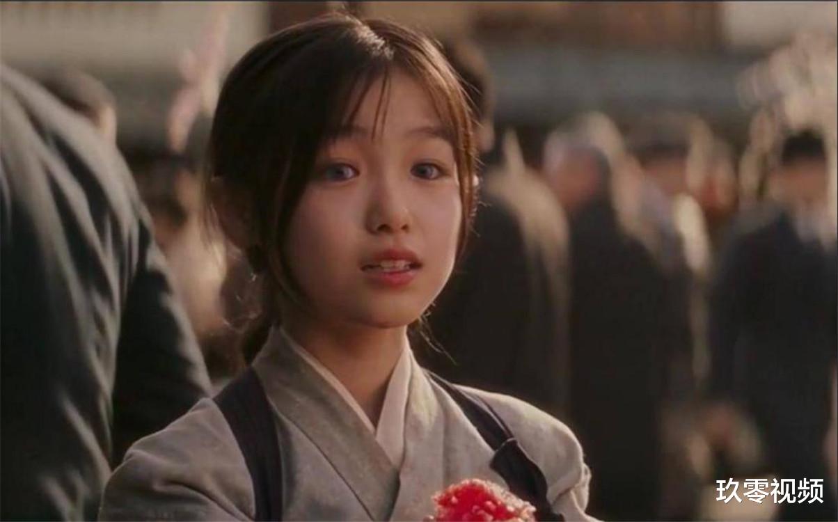 电影|她12岁因一部戏红遍中日，长相太美被禁止整容，如今长成这样