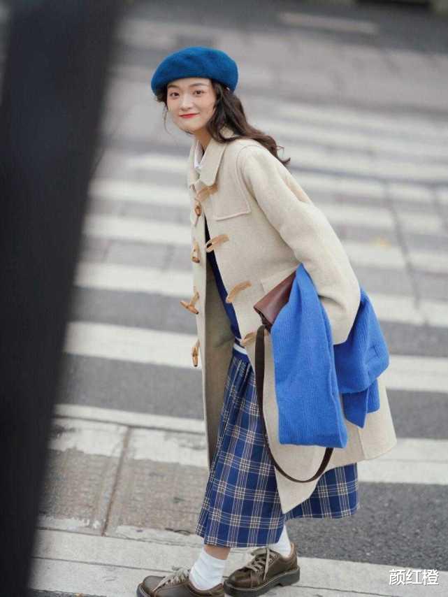 颜红橙 冬天一定要备一条高腰半身裙！不管是H型还是A型身材，都遮肉