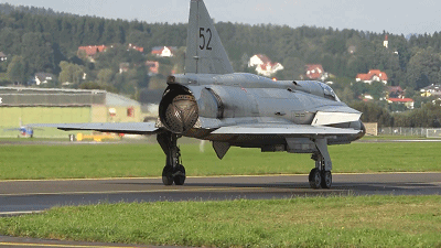 飞机|聊聊Saab37：剑走偏锋、性能管饱，瑞典的多功能战斗机