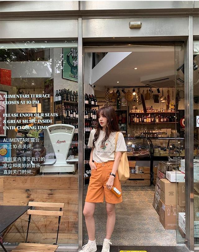 南风轻轻说 这条“中裤”,被时尚达人种草多次,百搭显腿长,还能提升气场