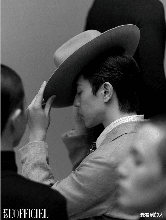 邓伦|恭喜邓伦！以100周年全球封面系列人物身份，同时登上中法双刊！