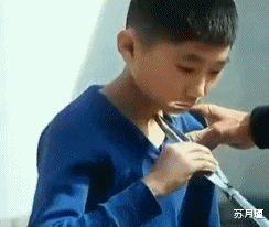 苏月瑾|“为什么女生可以这样蹲，男生却不行？”