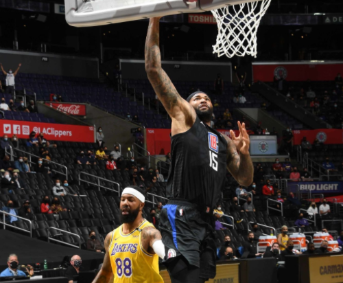 考辛斯|22+4+5！隆多+考辛斯真不留情，考神完胜湖人内线，隆指导客串教练