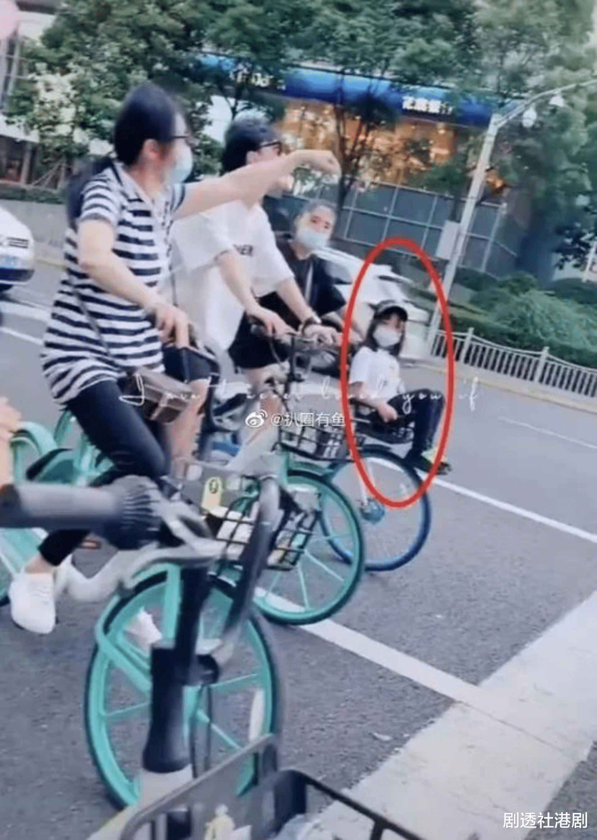 蒋丽莎|剩菜给保姆吃!陈浩民和老婆玩直播,蒋丽莎不当言论惹网友不满