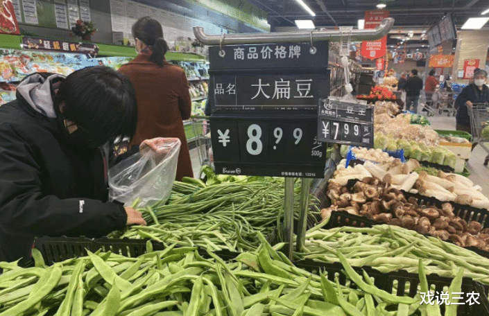 蔬菜|菜比肉贵？“涨价潮”背后，2种蔬菜跌价5~10倍，菜农“亏惨了”