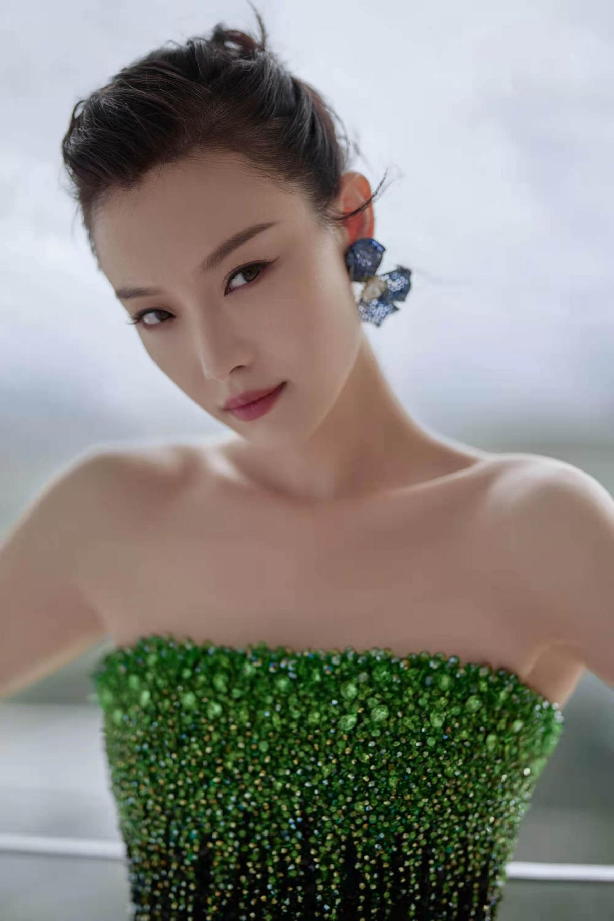 金鸡奖|中国风就是最牛的!张小斐穿云锦高定靠文化底蕴美过倪妮,成赢家