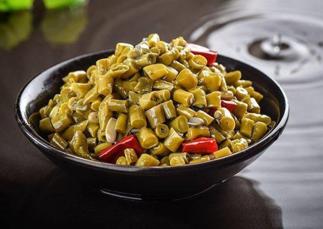 鸡蛋|鸡蛋该不该清洗？医生提醒：食用“水洗蛋”或许容易伤肝，别犯错