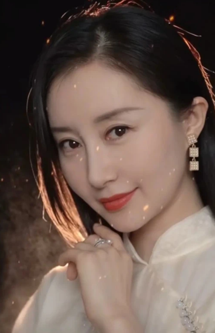 舒畅|还记得被整容害了的舒畅吗？今取出假体仿妆司藤，颜值不输景甜