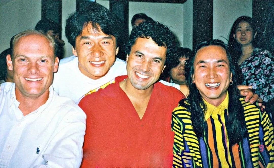 成龙|90年代成龙投资过亿大片，一部大赚一部大赔，一部让成龙丢了导演权