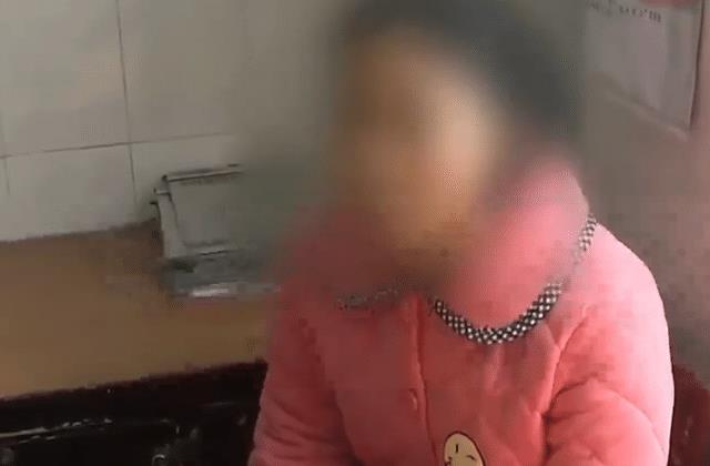 农民工娶漂亮女大学生,生下双胞胎后突然疯掉,岳父:早劝过你不听!
