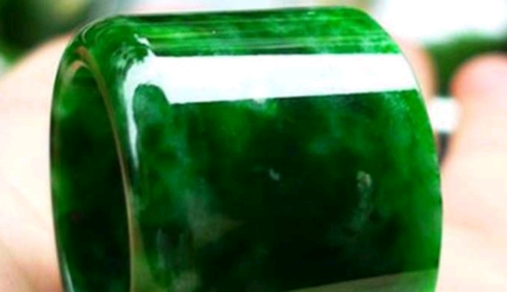 翡翠|让翡翠的价格下降的这几种因素，看看你手上的翡翠有吗？一定要小心