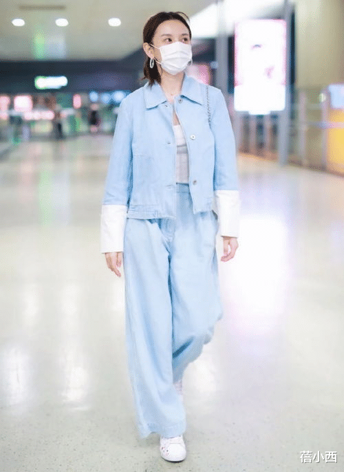 穿衣搭配|金晨剪了“厚刘海”气质更惊艳，穿白衬衫配蓝色半身裙，真是yyds