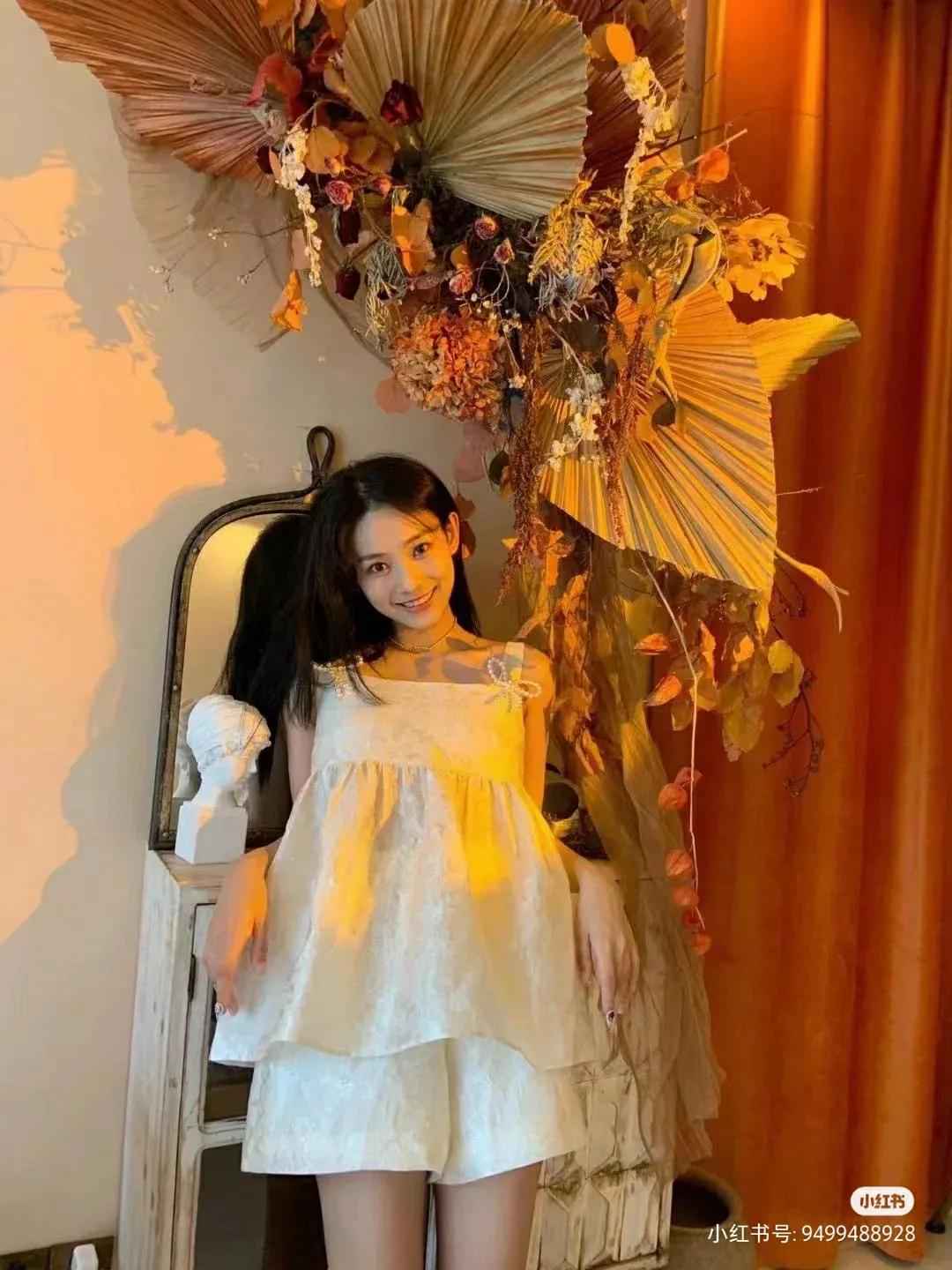 鲁照华|95后影视小花鲁照华最新写真，笑容甜美气质出众