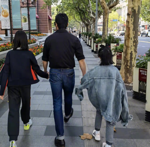 陆毅|46岁陆毅生日晒健身照!飞踢沙包全身肌肉明显,小腿上全是腱子肉