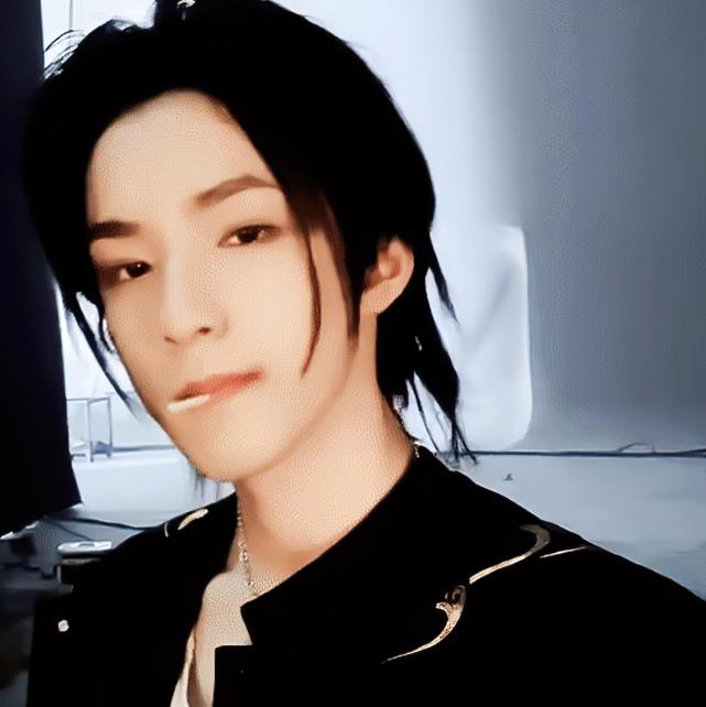 刘耀文|刘耀文换发型，轻而易举迎来颜值巅峰，却和宋亚轩越来越神似