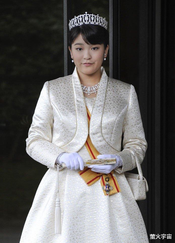 |纪子妃夫妇嫁女后首亮相，文仁显老被嘲父子像爷孙，真子归还皇冠