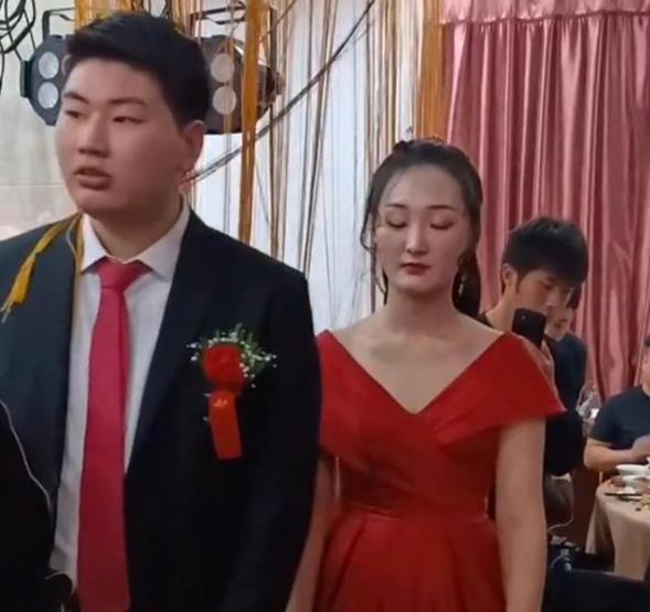 明星|陈亚男直播间遭遇大规模退货潮，无奈之下关闭“7天无理由退货”