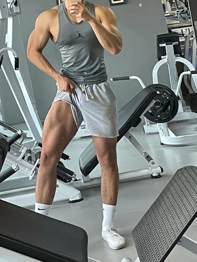 健身圈一哥|190cm西安小哥，喜欢篮球热爱健身，一身腱子肉棒棒哒！