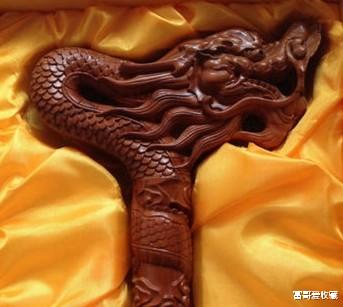 富哥爱收藏 农村里的老人们做拐杖为什么不用枣木呢?