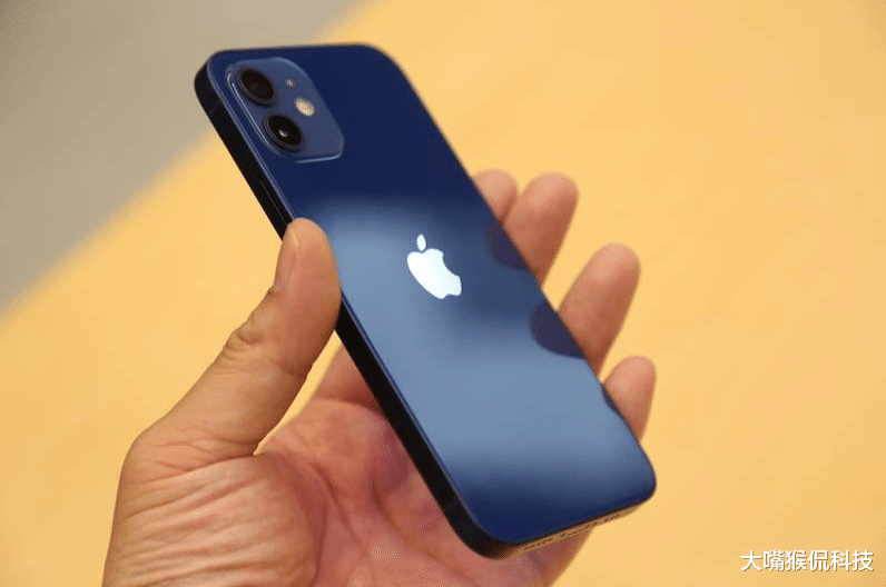 iphone12|新低价？分销商也妥协了，旧款iPhone开始加速退场了