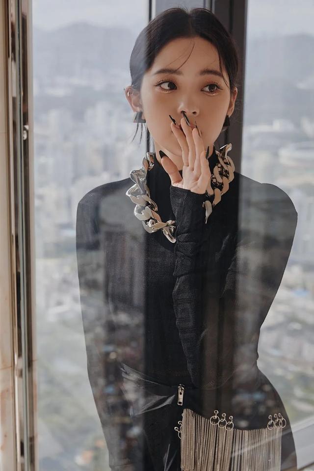 欧阳娜娜|欧阳娜娜的“富家千金”氛围感 怎么穿出来？