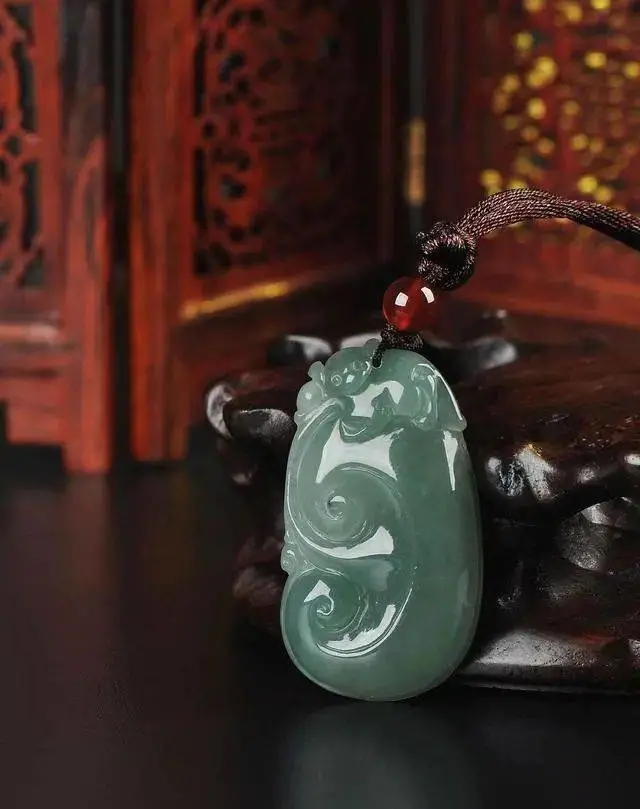 翡翠|翡翠蒙上了一层灰，到底是“低级灰”还是“高级灰”，还得这样看