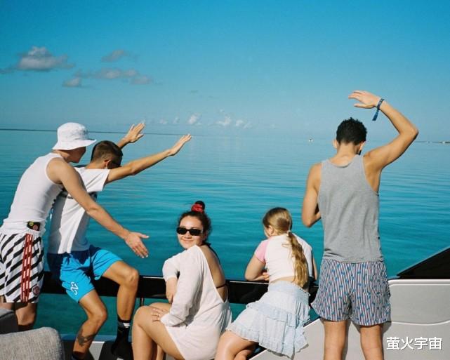 船员|贝克汉姆一家豪华游艇度假，“小七”号有船员服侍，贝嫂只管大秀美腿