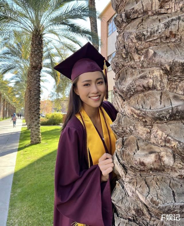 优酷|TVB力捧小花放假和爸爸去探妈妈 毕业两年才带家人去拍毕业照