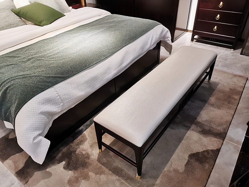 古人智慧|为何酒店的床尾要放一个凳子？其实这是古人发明的，名为“春凳”