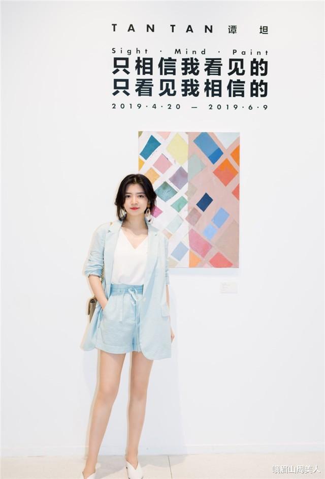 峨眉山周美人|?T恤穿法“升级”了，借鉴三木的这3种“高阶”搭配，时髦还显瘦