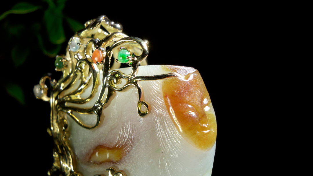 玉雕|玉雕师化瑕为瑜巧雕佳人，黄金难掩绯容！