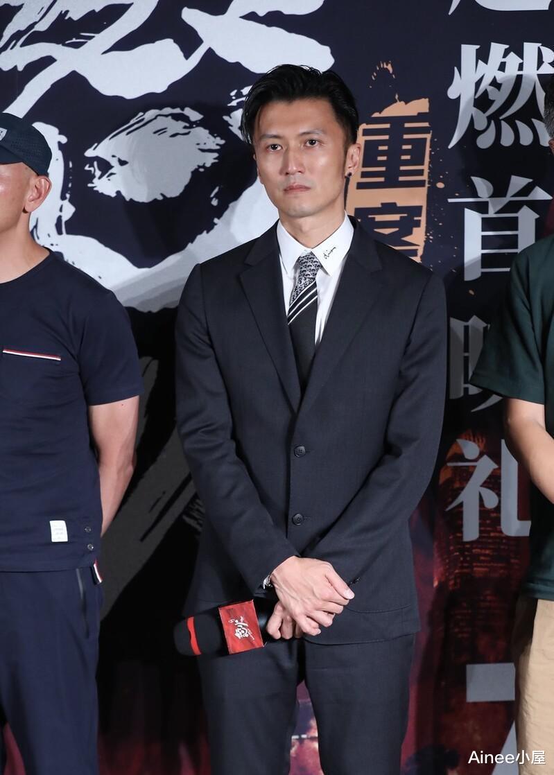 Ainee小屋|谢霆锋都40岁了，可气质仍然似潇洒少年，穿黑色显身材清瘦