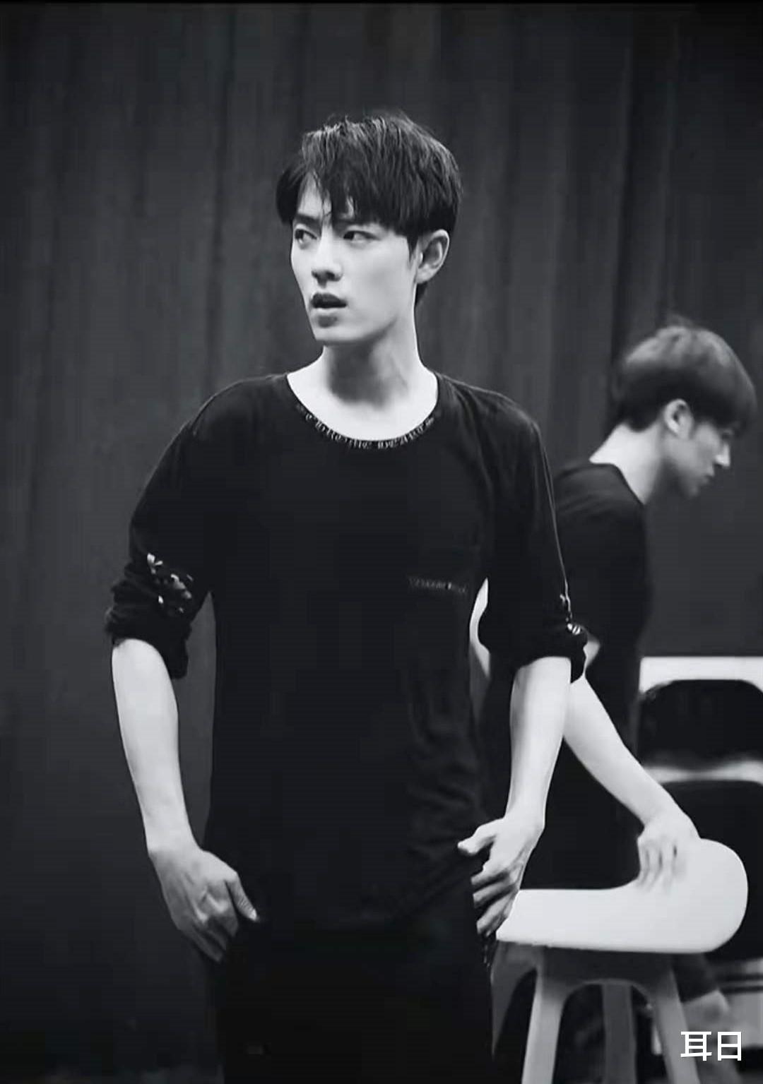 肖战|肖战新剧一波未平一波又起，谨记：紧跟官方节奏，不染世间尘埃