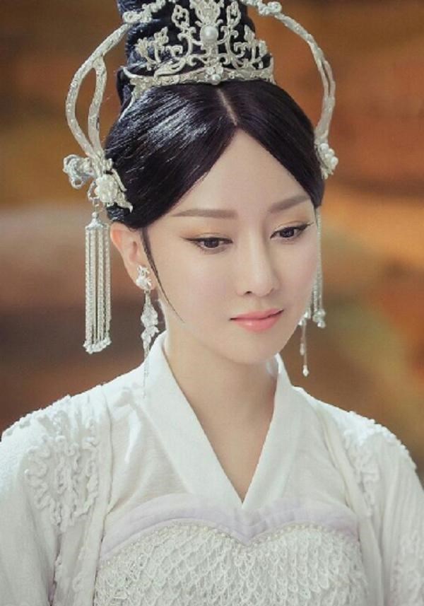 萨顶顶|有种“卸妆”叫萨顶顶，神婆锐变女神，网友：早这样早就红了