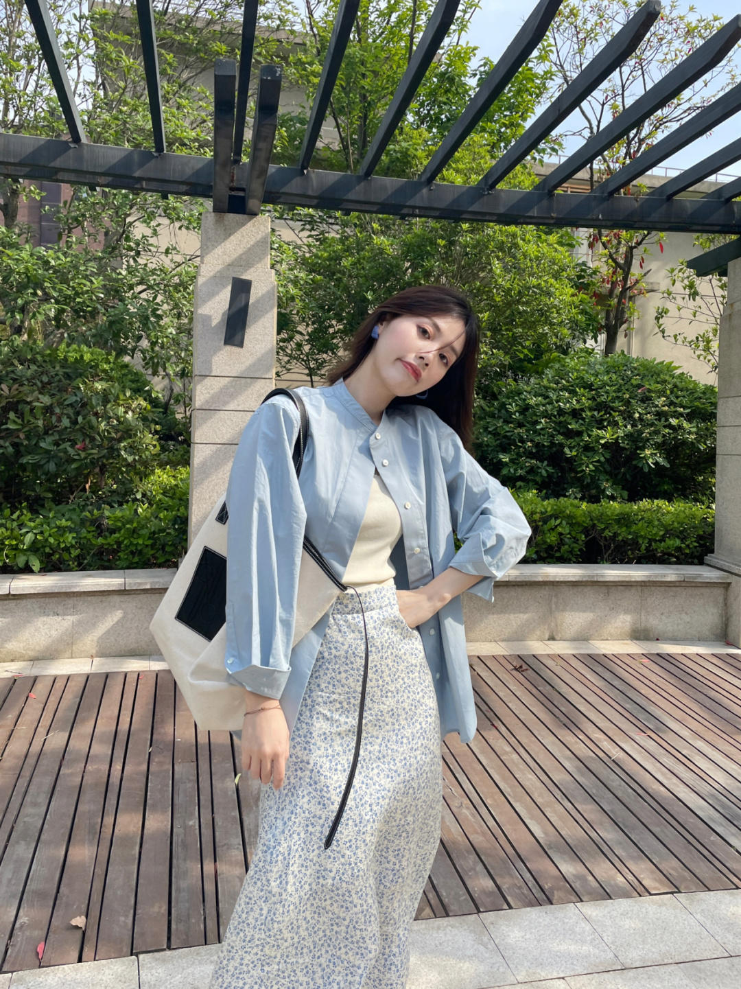 颜红橙|早秋穿搭示范，白色复古旗袍连衣裙温婉时髦，精致优雅有格调