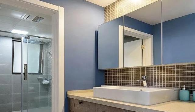 卫生间太小,别着急装修,看看这4种方法和4个技巧再决定