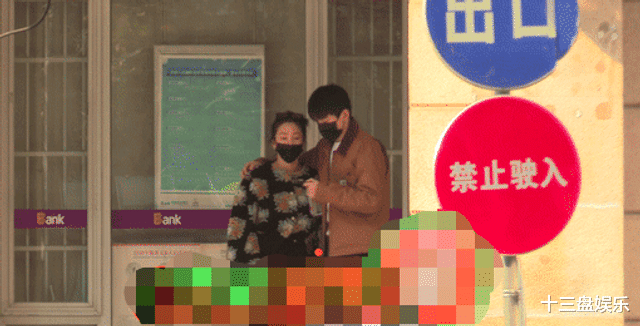 张雨绮|张雨绮与小10岁鲜肉街头搂抱,网友恭喜男方找到富婆不用奋斗