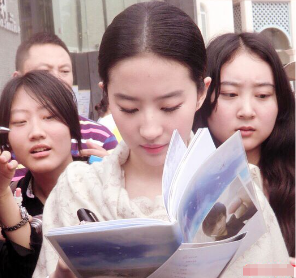 刘亦菲|“小龙女”刘亦菲的成名史,和她背后的“神仙妈妈”刘晓莉
