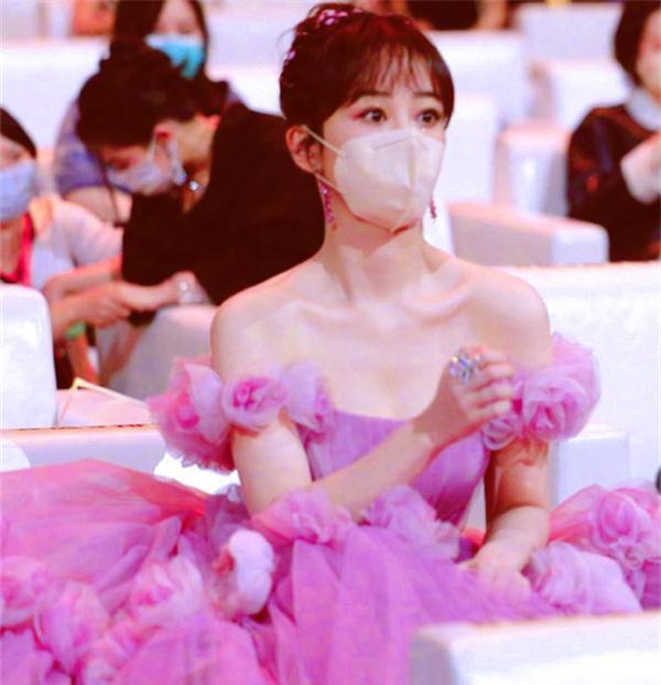 杨紫|赵丽颖锁骨，杨紫锁骨，热巴锁骨，看到她：封神级别！