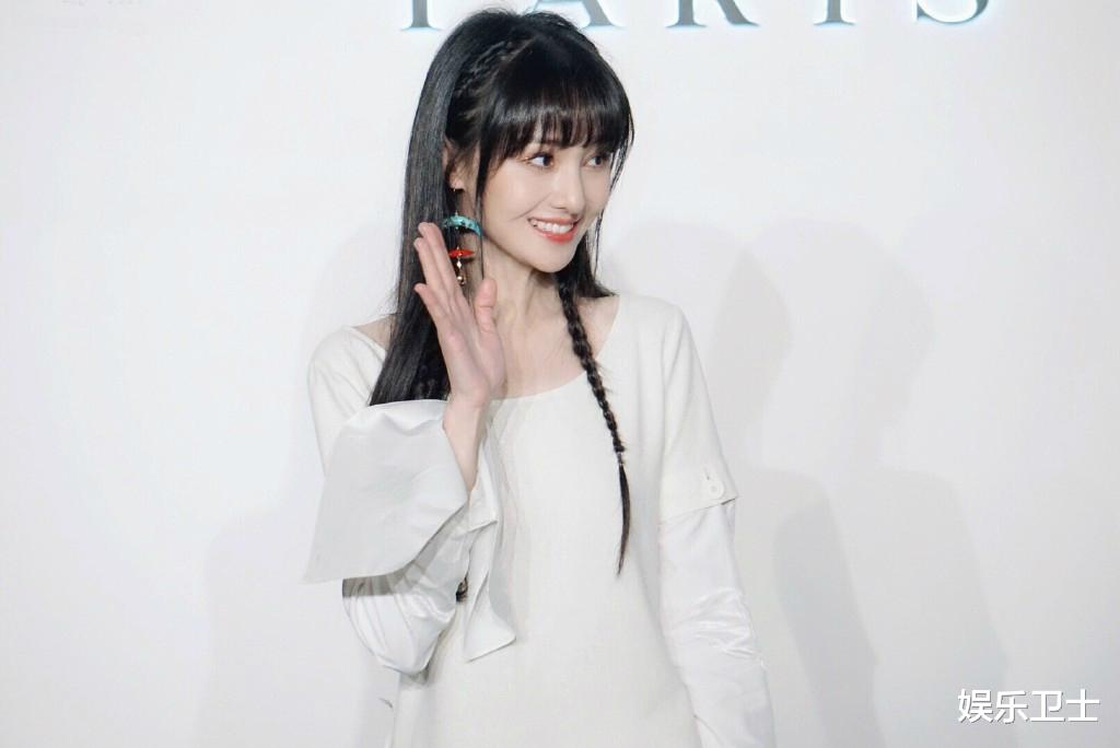 郑爽|郑爽被《翡翠恋人》出品方正式起诉,必须本人出庭,小爽此次却成冤大头