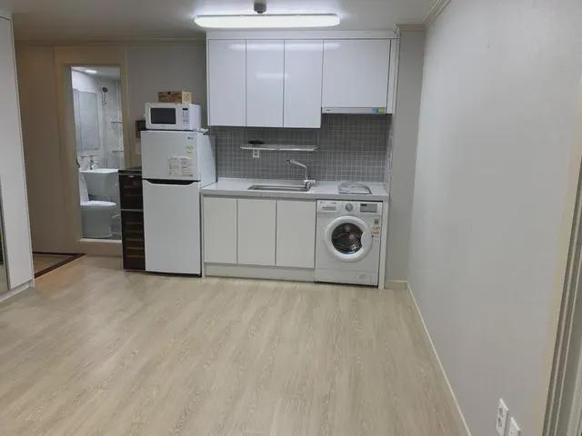 月入3万的白领,原来也只能住20㎡,天天加班,厨房都可以不要了