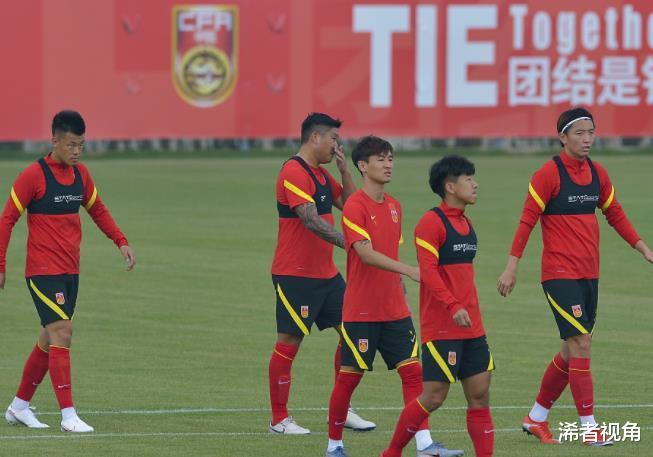 上海上港|重磅！上港做出英明决定，将在冬窗改变引援策略，32岁国脚遭重创