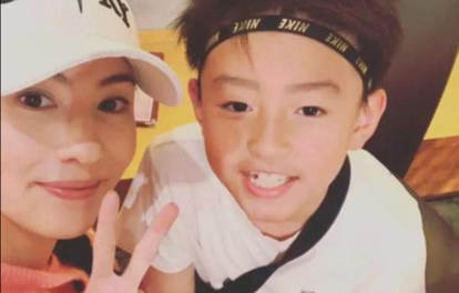 朱时茂|张柏芝三胎儿子终于露正脸，眼睛凸显优秀基因：真是老天爷赏饭吃