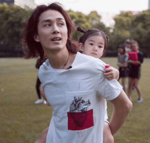 永晴说|全职奶爸李承铉，重返舞台即成焦点，有能力的男人，随时都能出发