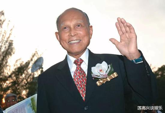 霍启刚|霍启刚晒3孩子合影，女儿名字打破豪门规矩，郭晶晶地位显而易见