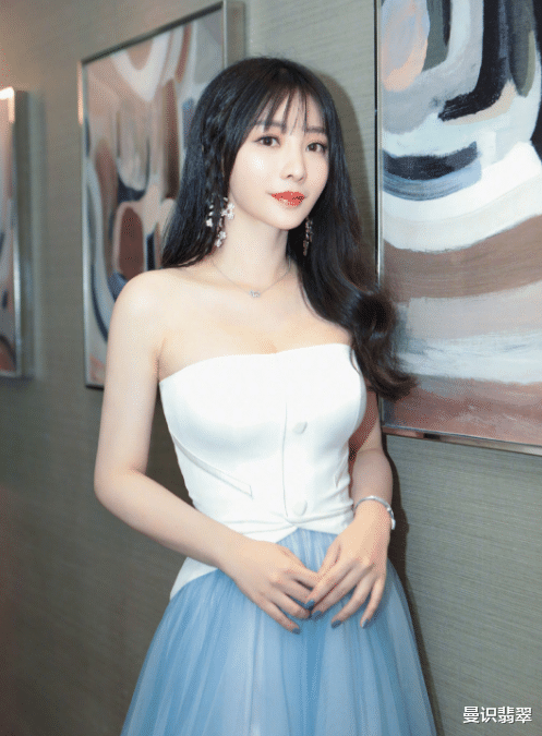 柳岩|戴上翡翠项链的柳岩就是自己的女王，嘲笑她的人还是省省吧！